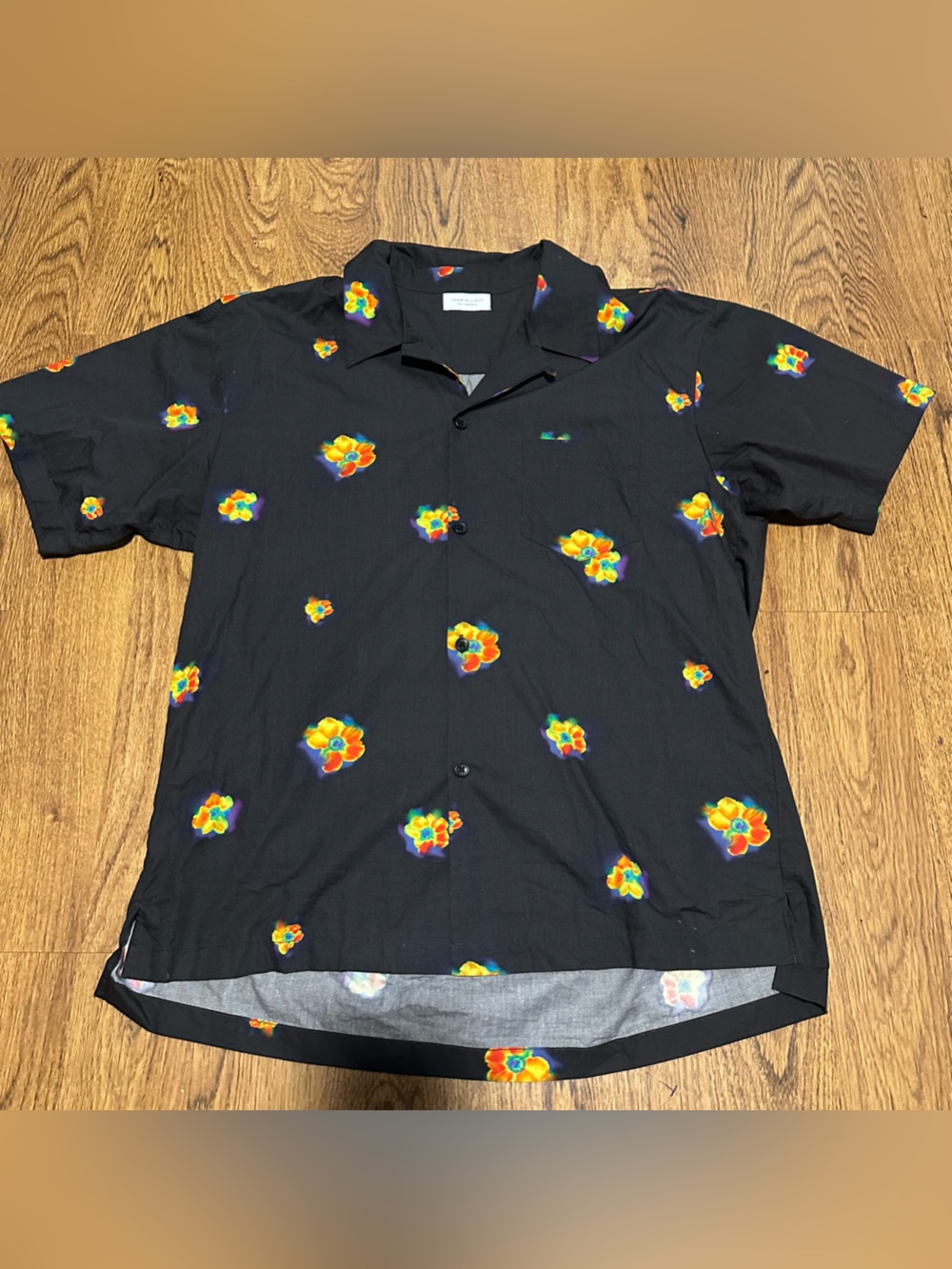 John Elliott Black Short-Sleeve Button-Down Multicolor Floral Motif size XL